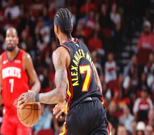 意外！火箭22分大勝，終結老鷹11連勝！變陣有奇效，杜蘭特25+6