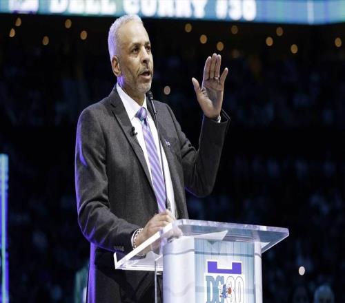 淚目，勇士隊庫里的爸爸戴爾在黃蜂隊球衣退役儀式上發(fā)表感人演講