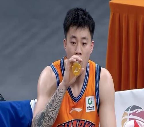 7人上雙造40分慘案！上海主場(chǎng)火力全開，魚腩28連敗平歷史最長(zhǎng)