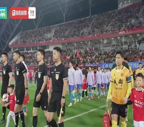川超聯(lián)賽焦點(diǎn)戰(zhàn)，麥麥提江執(zhí)法成都vs自貢的比賽
