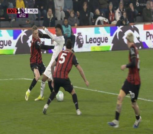 曼聯(lián)被冤1場(chǎng)2大爭(zhēng)議判罰！英超官方做出解釋紅魔球員+球迷不服