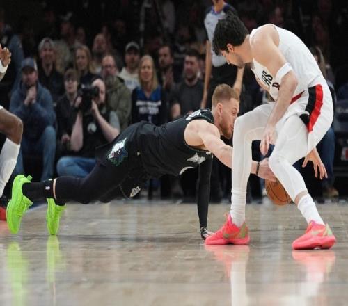 楊瀚森第36場(chǎng)缺席！開(kāi)拓者拒森林狼18分逆轉(zhuǎn)格蘭特26分獻(xiàn)制勝5分