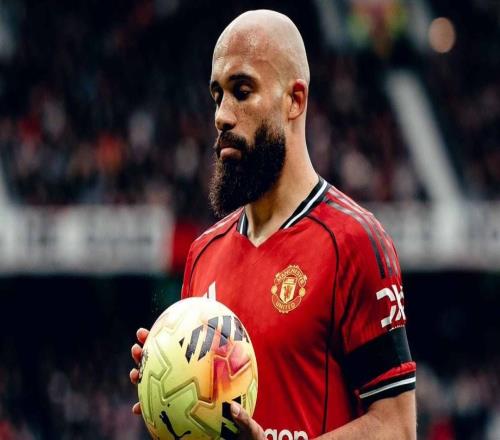 姆伯莫連續(xù)兩場比賽第一個被卡里克換下，遭遇6場進球荒