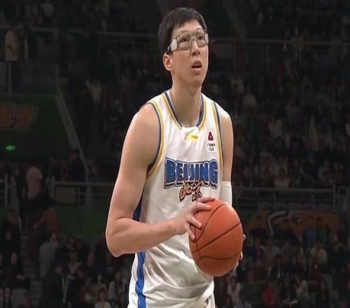 周琦決戰(zhàn)時(shí)刻遭遼寧“砍鯊”戰(zhàn)術(shù)：關(guān)鍵4罰不中全場14罰5中惹爭議