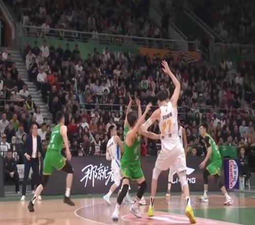 15分大逆轉(zhuǎn)！遼寧6連勝終結(jié)：趙繼偉26分盡力，趙睿34分創(chuàng)新高