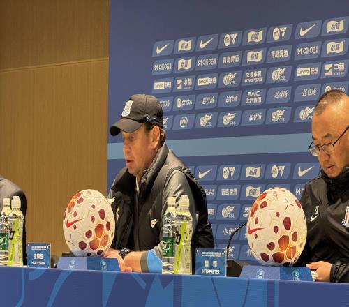 斯卢茨基：受限比赛场地双方都打长传结果反映了两队实力