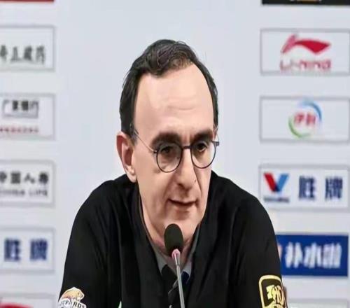 唉！辽京战三分球8中0，在场上一顿乱扔，赛后遭乌戈“点名”批评