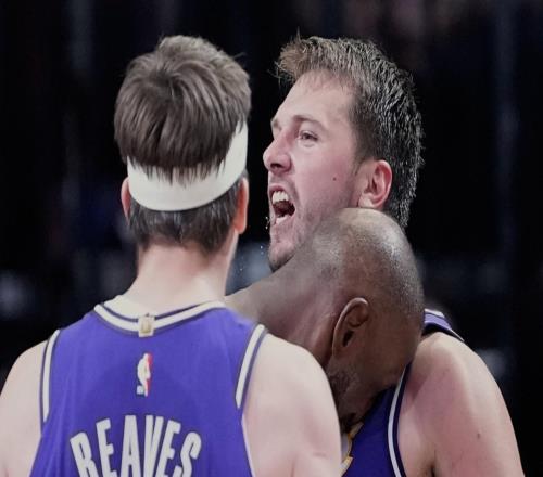 勝魔術(shù)！雷迪克解析絕殺，肯納德讓功，老詹展態(tài)度，東契奇談連勝