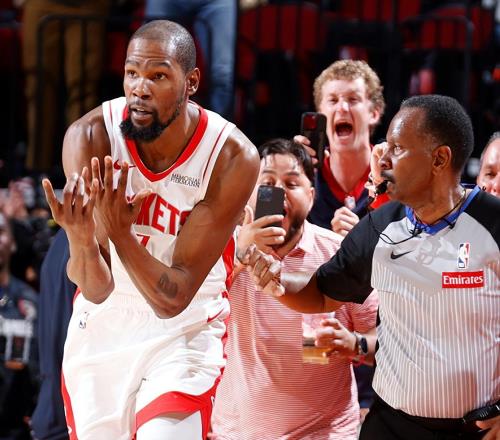 23分14助攻4斷0失誤！24分18板！火箭二少生涯之夜，KD超越喬丹