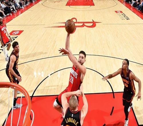 適當(dāng)調(diào)整了自己的打法！火箭內(nèi)線核心的效果也是明顯提升了許多