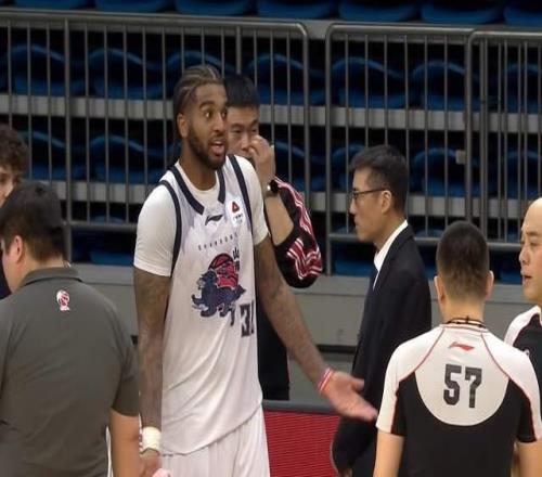 重磅噩夢(mèng)！CBA傳統(tǒng)勁旅核心骨裂，傷休34周，前4名恐怕保不住了