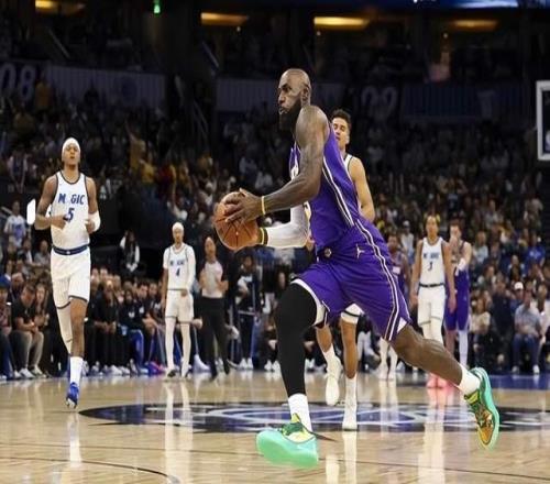 肯納德絕殺湖人險(xiǎn)勝魔術(shù)豪取9連勝，詹姆斯出場(chǎng)次數(shù)獨(dú)享歷史第一