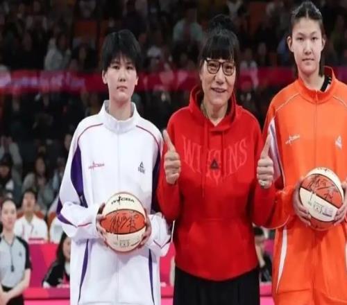 14歲女孩身高2米15！中國(guó)女籃冒出一文班亞馬：張子宇碰上對(duì)手了