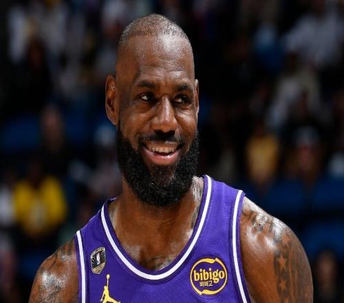 抱著肯納德不放手！勒布朗歷史出場王之夜險背鍋：絕殺后臉都笑爛