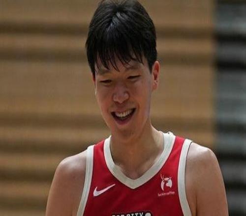 杨瀚森14+11贡献关键补篮混音背靠背逆转险胜猛龙905