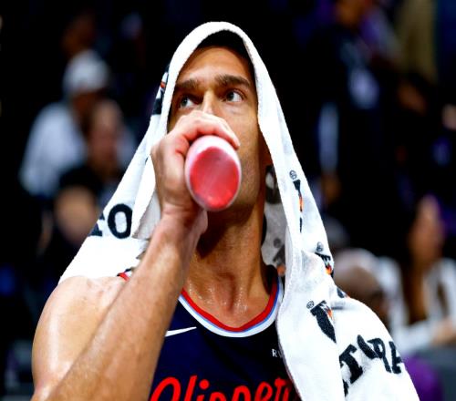 里程碑！18000分+2000帽+1000三分，冠軍中鋒，歷史獨一檔啊