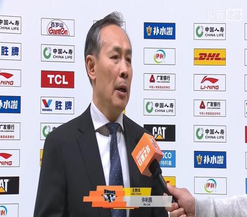 逆轉(zhuǎn)英雄！半節(jié)14分全場32分完爆繼偉，許利民贊：他起到領(lǐng)袖作用