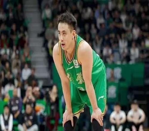 名氣大有啥用遼京戰(zhàn)僅得2分，末節(jié)一攻一防，犯的全是低級錯誤