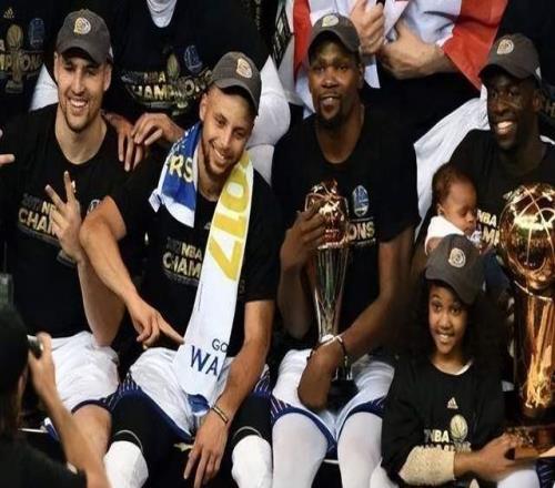 不吹不黑，NBA官方公認的王朝球隊，其實就這7支