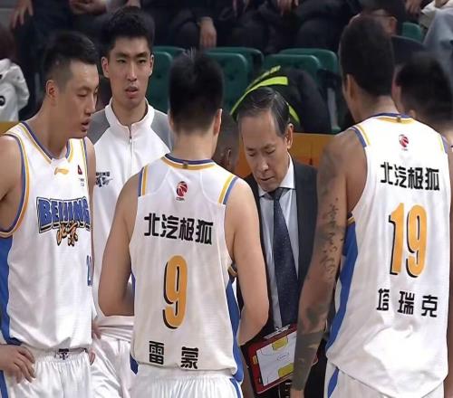 北京男籃贏球，許利民現(xiàn)精彩發(fā)言周琦暴露問題，麥基遭受質(zhì)疑！