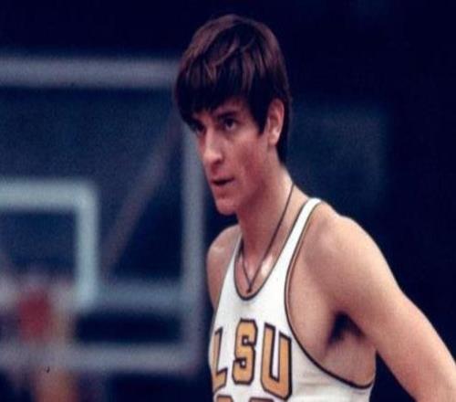 NCAA單賽季場均得分前五：單場100分排第二，榜首44.5分