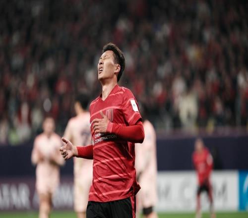 看不懂，在俱樂部踢不上球卻能進(jìn)國(guó)足，球迷：邵佳一看上他啥了