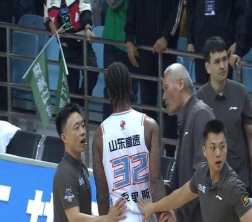 山東男籃遭打擊！核心外援克里斯手指骨折預(yù)計休戰(zhàn)34周