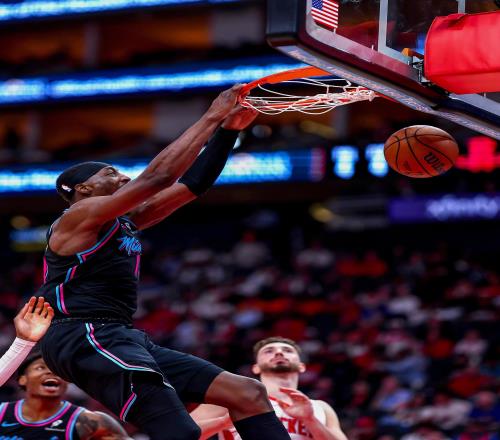 豪華雙20淪為空砍，阿德巴約21中12貢獻(xiàn)32分21板4助2斷