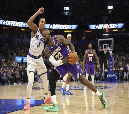 險些成罪人！詹姆斯拉胯！肯納德絕殺魔術(shù)，東契奇33+5+6+4創(chuàng)紀(jì)錄