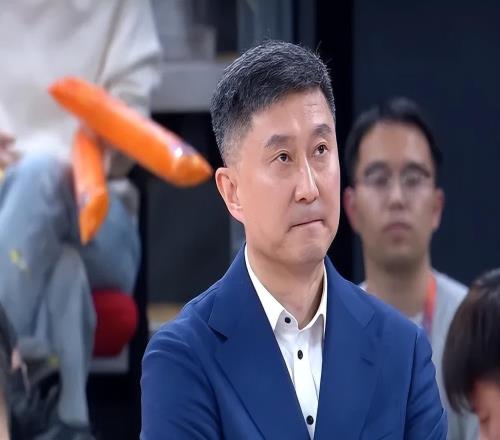 上海虐廣東！白邊主導(dǎo)勝局，洛夫頓+4首發(fā)齊發(fā)揮，廣東僅靠3點！