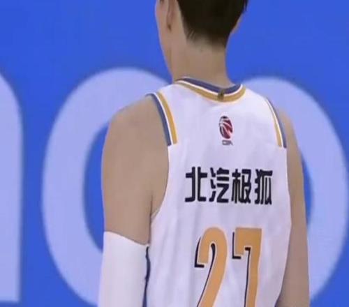 許利民：最后一攻球不應(yīng)給周琦戰(zhàn)術(shù)布置是趙睿往上線突但他往底線