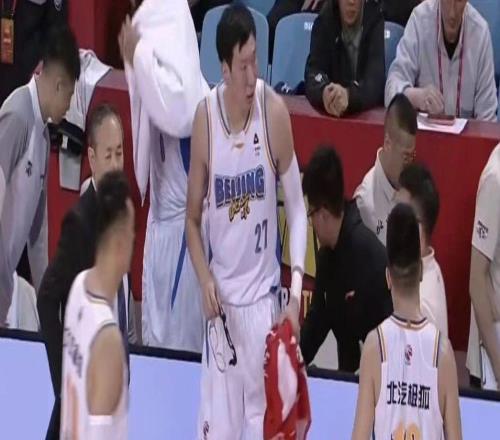 罰球8中0，周琦