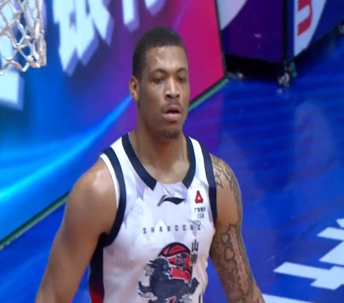 山東男籃送四川29連敗，約翰遜演繹暴力美學(xué)，常浩然斬獲生涯首分