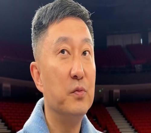 杜鋒：球隊(duì)起伏很正常，崔永熙有一年多沒(méi)打球恢復(fù)需要循序漸進(jìn)