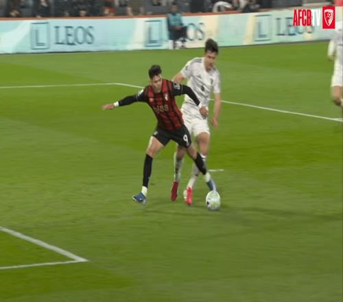 伯恩茅斯回應(yīng)曼聯(lián)投訴！否認(rèn)靠裁判拿分，上半場馬奎爾推人也沒判