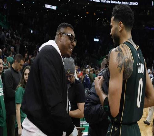 好兄弟，皮爾斯延續(xù)與杰森塔圖姆和杰倫布朗的凱爾特人兄弟情