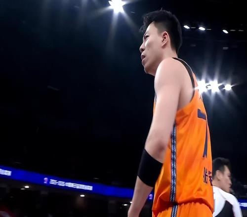 上海半場壓制廣東！張鎮(zhèn)麟轟12分，白邊摧毀內(nèi)線，廣東無爆點！