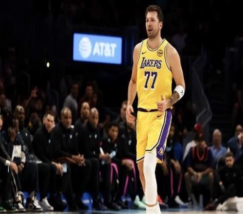 一夜3大消息！东契奇技犯被取消，库里伤情更新，湖人逃过一劫