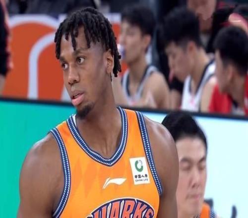 單方面碾壓，上海男籃大勝廣東16分懷特塞德14+26籃板對手兩倍