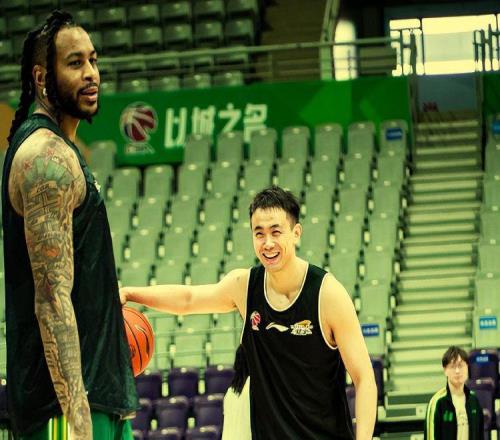 趙繼偉2+7！莫蘭德10+14，但三分11投2中，失誤10次，遼籃落后9分