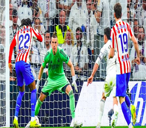 23后卫轮番送礼3分钟丢两球5.9亿豪门11打10饮恨德比连胜终结