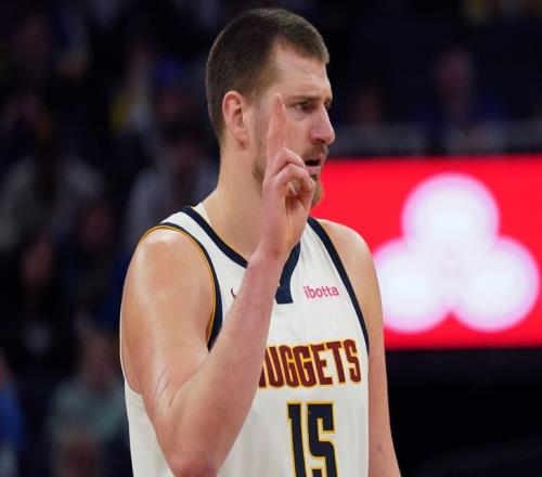 蒙克轟32+6無(wú)緣今日最佳！抱歉，約基奇佛系三雙刷新NBA紀(jì)錄