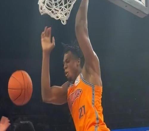 怀特塞德14分26篮板刷新赛季新高统治攻防打爆广东男篮禁区