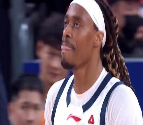 狀態(tài)糟糕！廣東外援麥考爾8中1一度上頭“亂打”末節(jié)被杜鋒DNP