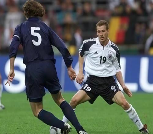 脾氣火爆的德國金左腳，在多家俱樂部鬧內(nèi)訌，去了德國隊照樣惹事