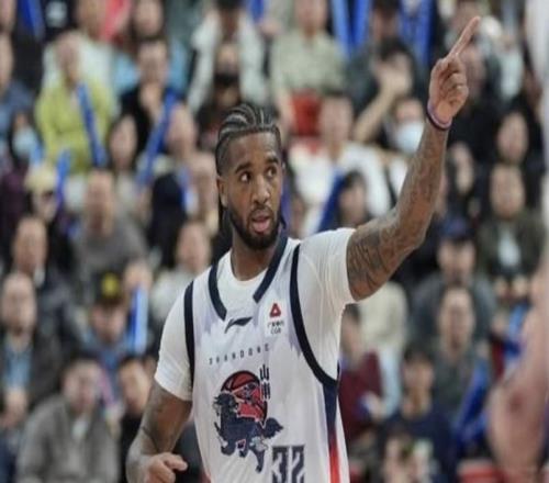 記者：山東高速正在聯(lián)系新外援，以解克里斯傷病缺席的困境