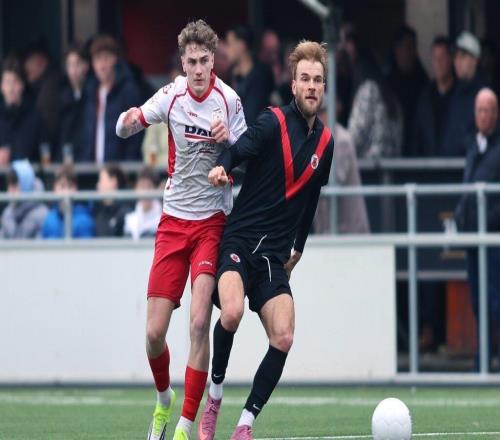 原成都外援提莫莱切特为荷丙球队出场，他此前曾宣布退役