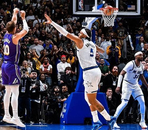 1年內(nèi)換了3隊(duì)，被嘲諷為軟蛋，如今拿著1100萬(wàn)，卻成聯(lián)盟第一射手