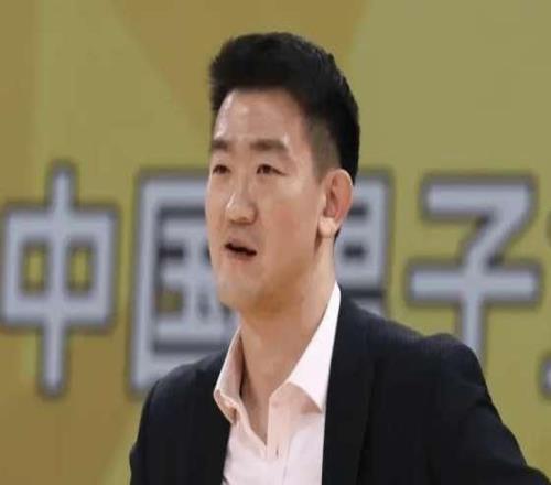 真把自己當(dāng)腕了！絕殺廣東信心爆棚，戰(zhàn)廣廈7投1中，場上一頓胡扔