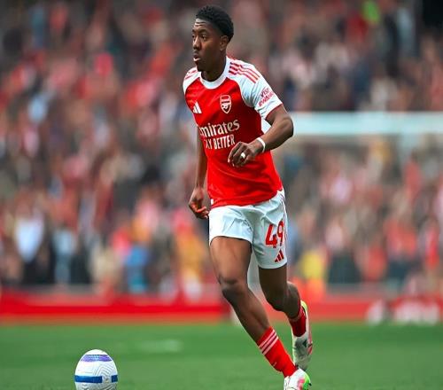 盧克肖接班人浮現(xiàn)！曼聯(lián)鎖定阿森納全能后衛(wèi)，槍手或?yàn)槠劫~放人